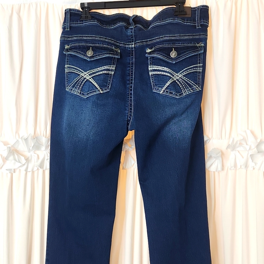 Wallflower Jeans, 17 Regular, The Luscious Curvy Fit, Dark Wash